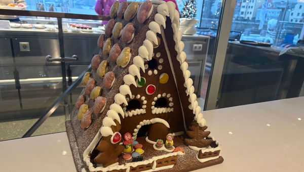 A festive gingerbread house in the lounge of the Viking Gullveig.