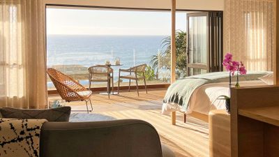Sala Beach House offers uninterrupted ocean views and a genuine sense of calm, just steps from Salt Rock’s shoreline.